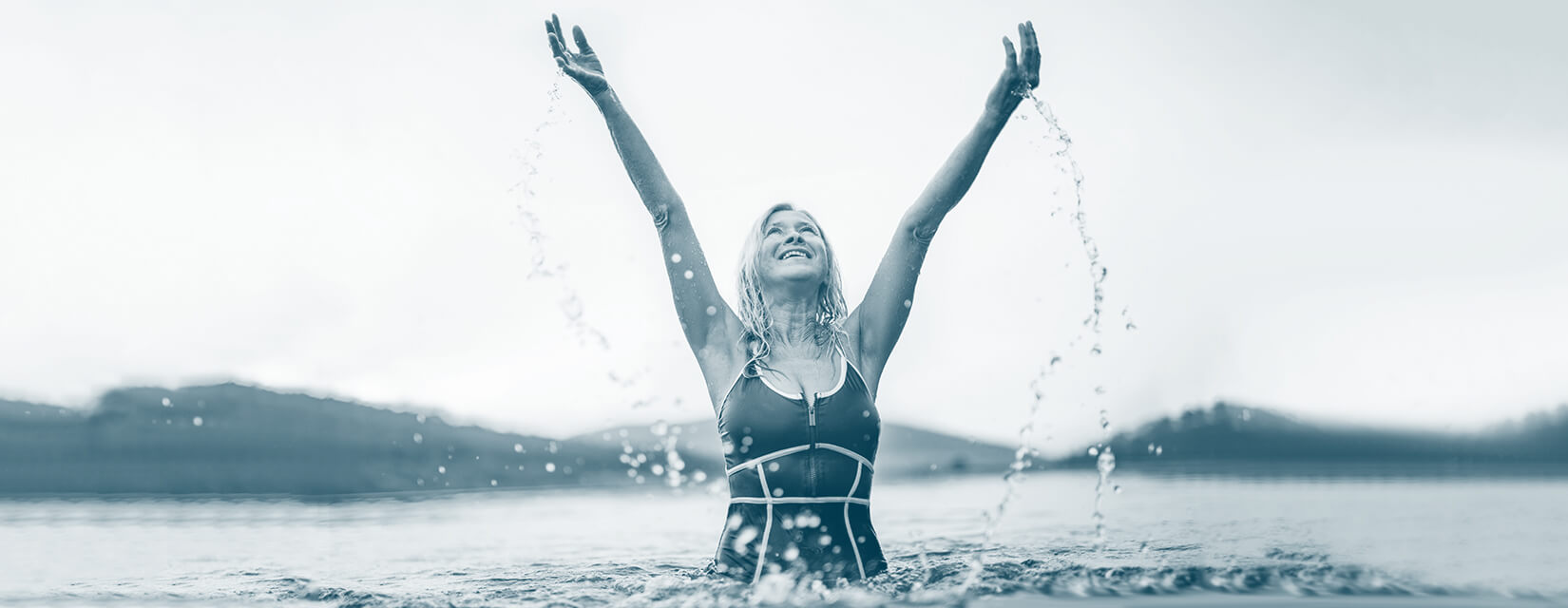 swimming woman waving her hands up