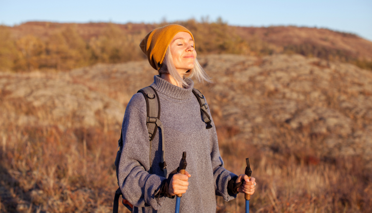 Lady hiking in the autumn